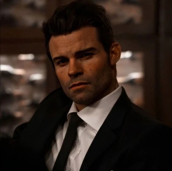 Elijah Mikaelson - AI Character on RolePlai