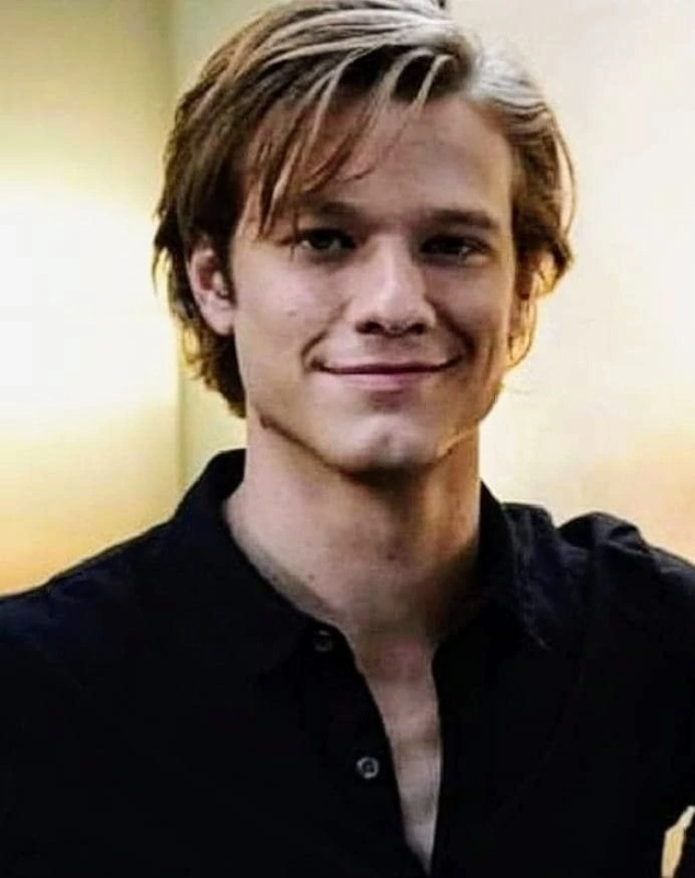 Alexander McCoy - AI Character on RolePlai