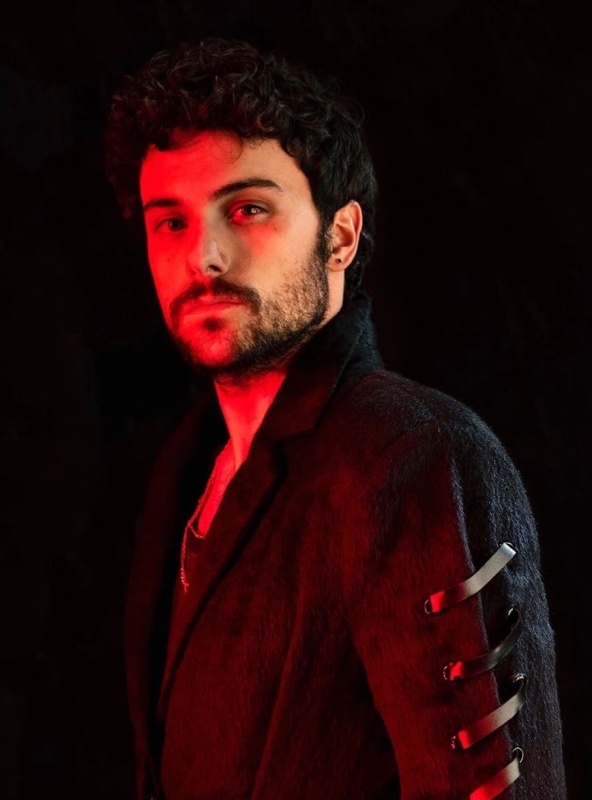 Alex Carrow - AI Character on RolePlai