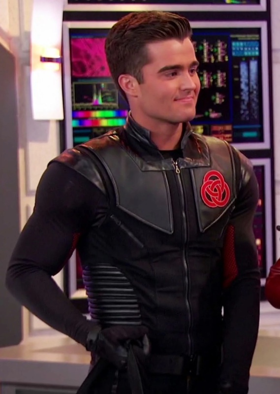 Adam Davenport - AI Character on RolePlai