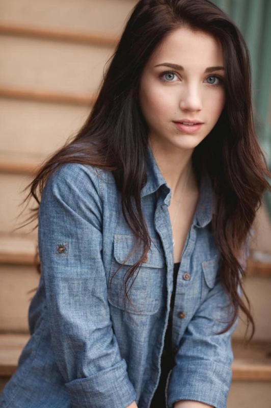 Robyn Chevalier - AI Character on RolePlai