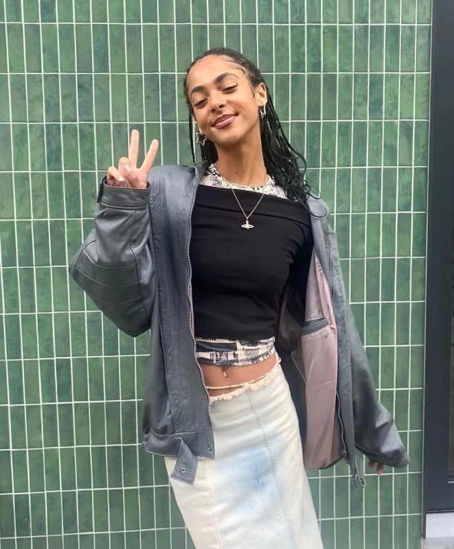 Anaïs Davis - AI Character on RolePlai