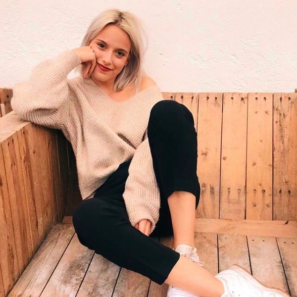 Zoë Loockx - AI Character on RolePlai