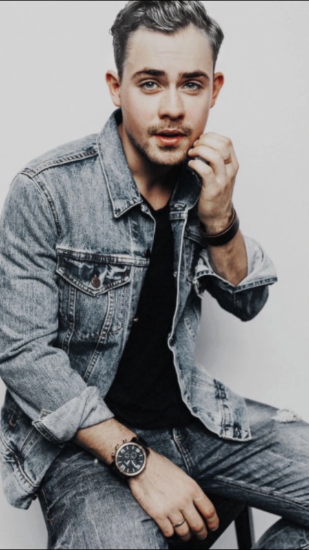 Pietro Maximoff - AI Character on RolePlai