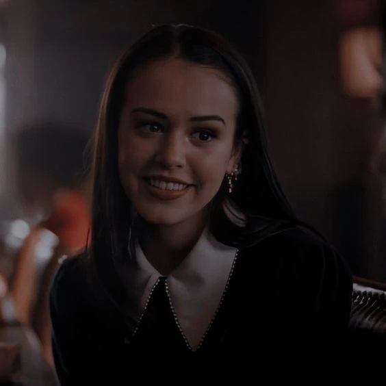 Paisley Halliwell - AI Character on RolePlai