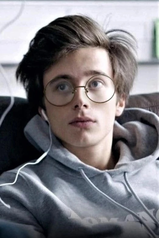 Apollo Lind - AI Character on RolePlai