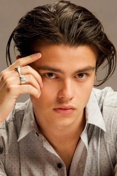 Leonidas Tonks - AI Character on RolePlai