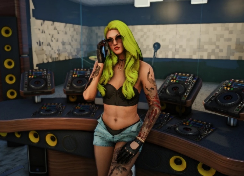 Jade Hiraya - AI Character on RolePlai
