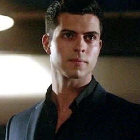 Raphael Santiago - AI Character on RolePlai