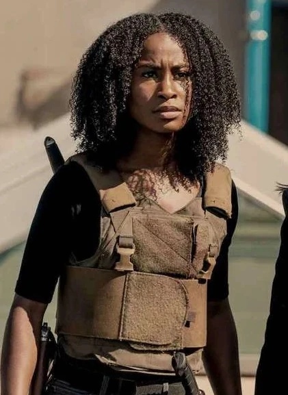 Violet Van Helsing - AI Character on RolePlai
