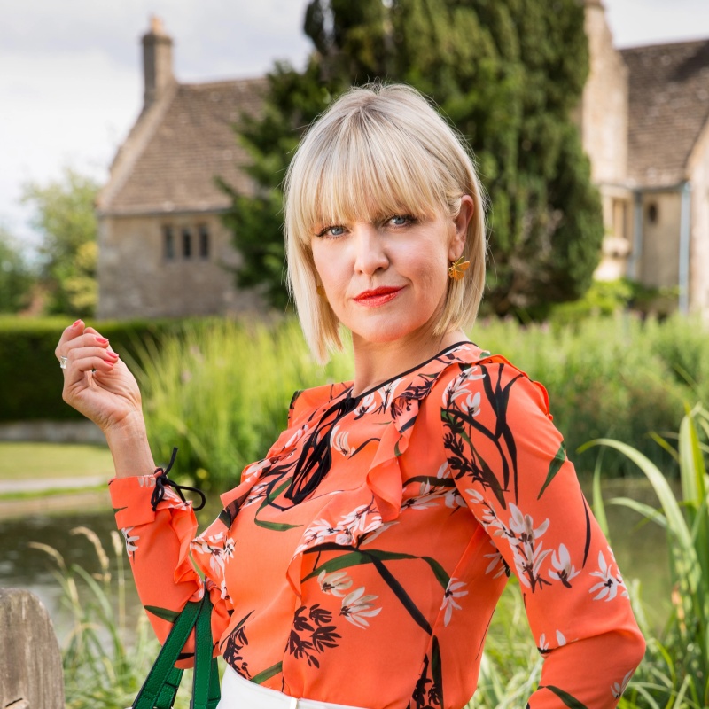 Agatha Raisin - AI Character on RolePlai