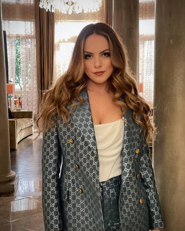 Elizabeth Gillies - AI Character on RolePlai