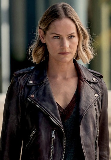Vanessa Van Helsing - AI Character on RolePlai