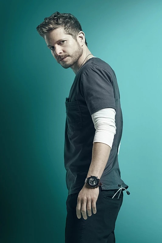 Conrad Hawkins - AI Character on RolePlai