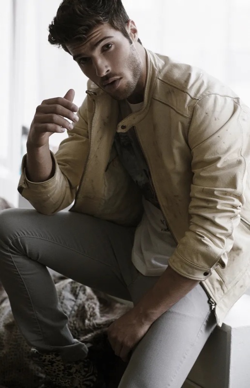 Adonis Rosier - AI Character on RolePlai