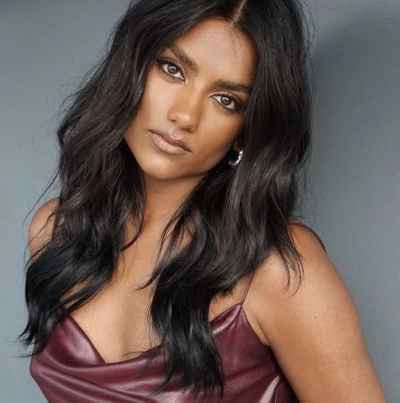 Viviktha Morales - AI Character on RolePlai