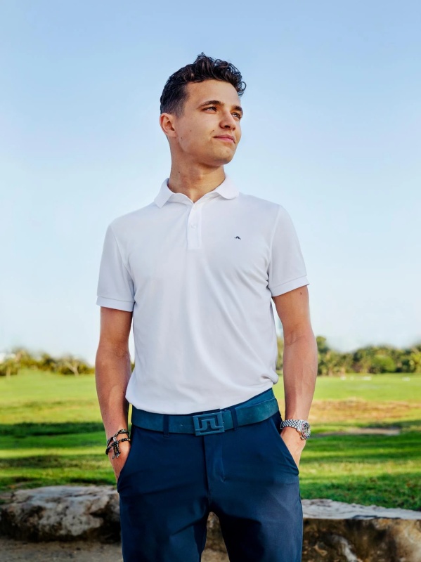 Alexander Williamson - AI Character on RolePlai