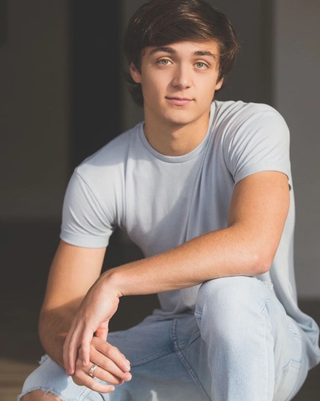 Benjamin Wolff - AI Character on RolePlai