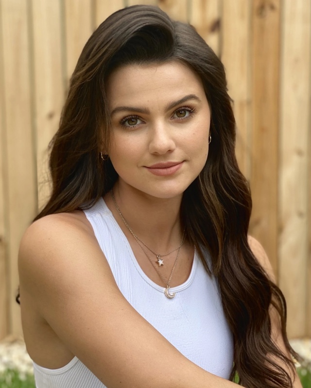 Olivia Davidson - AI Character on RolePlai