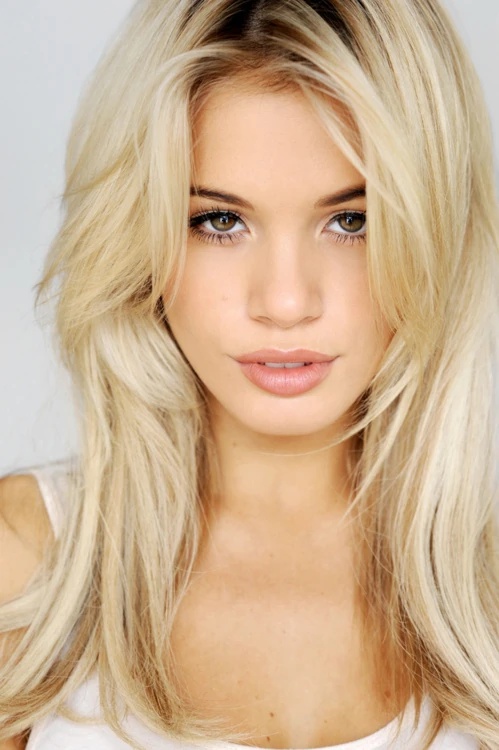 Corin Greer - AI Character on RolePlai