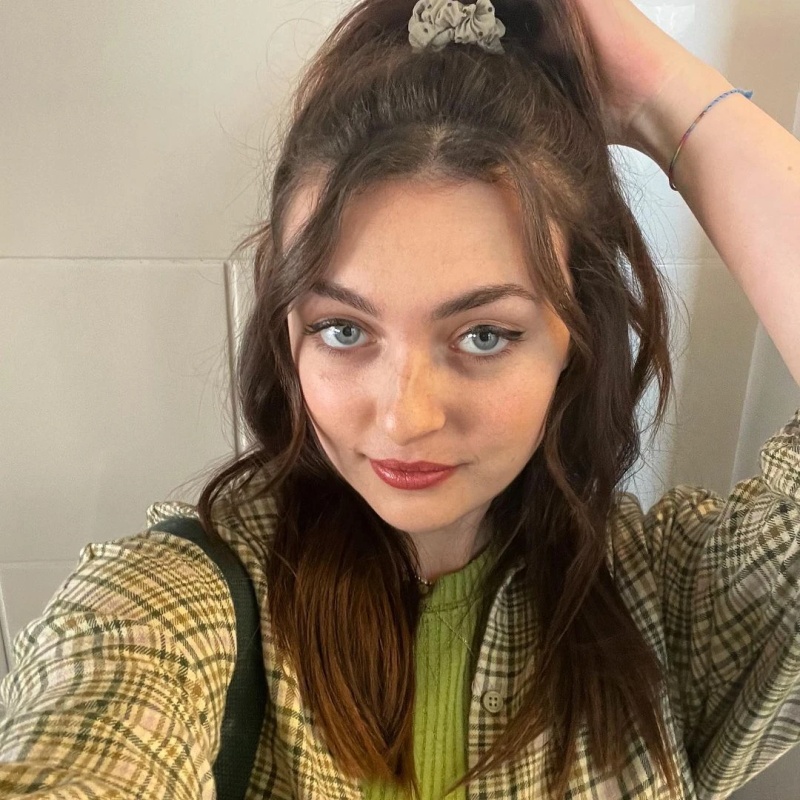Anaïs Rocha - AI Character on RolePlai