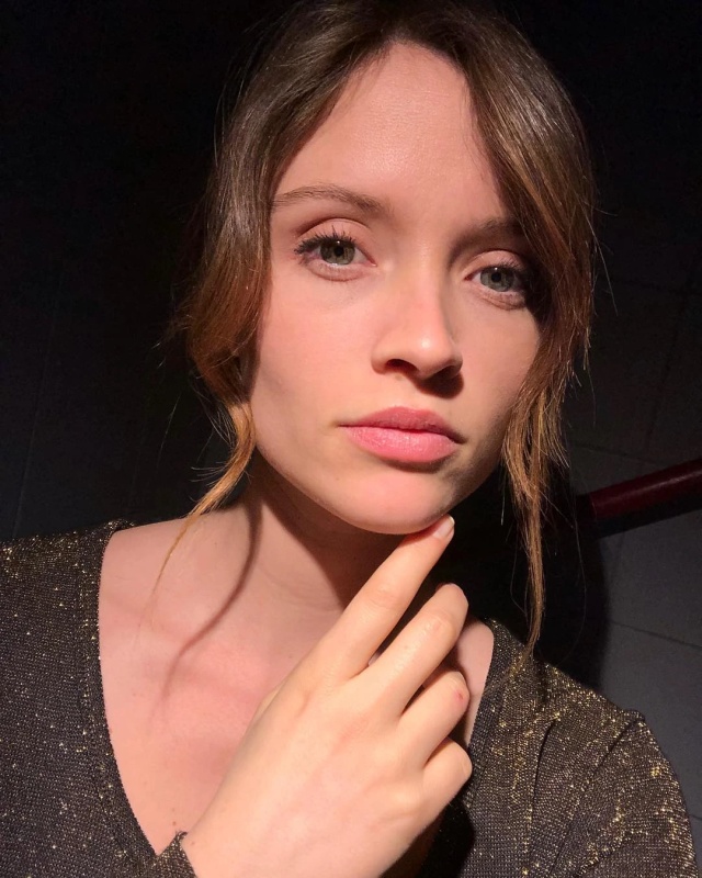 Manon Demissy - AI Character on RolePlai