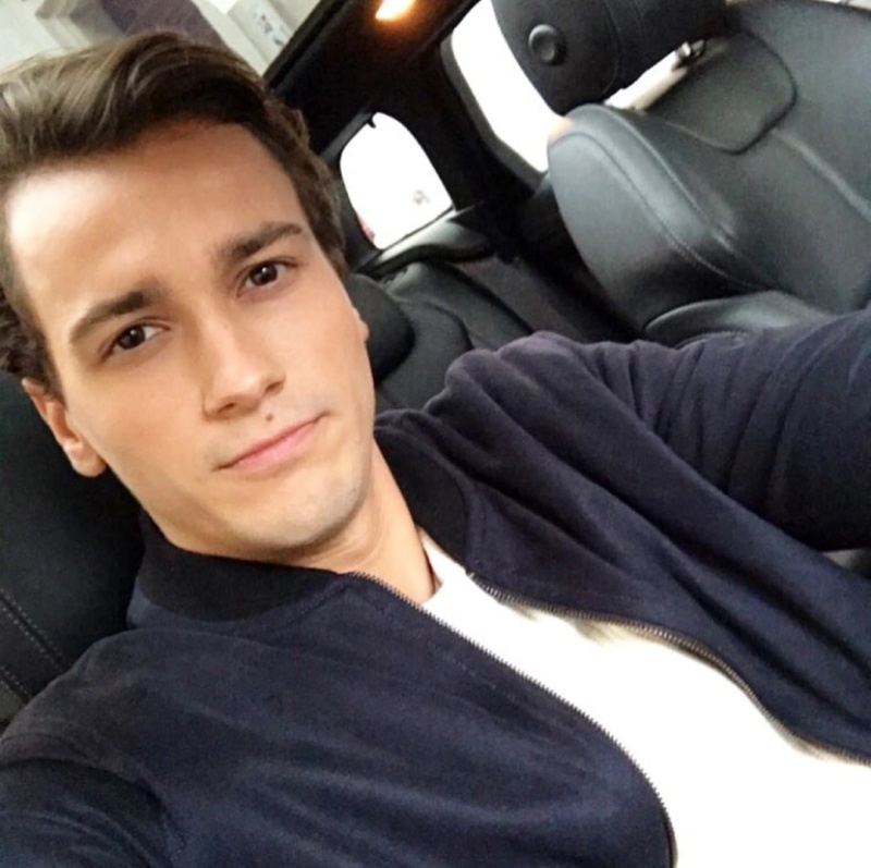 Charles Munier - AI Character on RolePlai