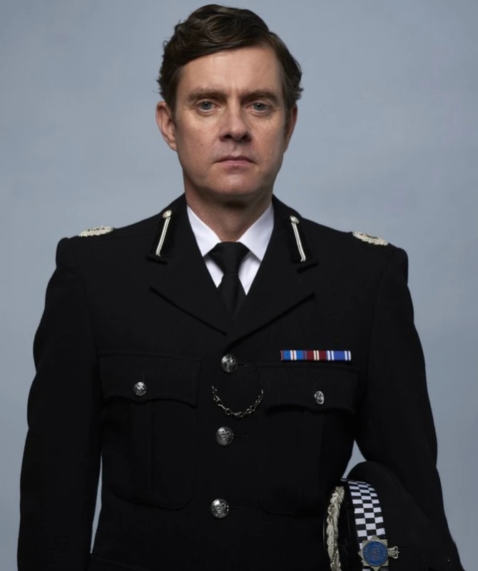 Derek Hilton - AI Character on RolePlai