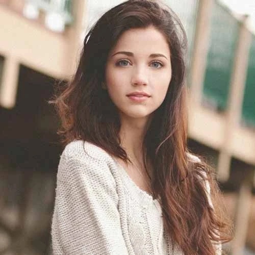 Isla Aguado - AI Character on RolePlai