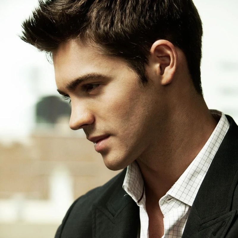 Philip Elliot - AI Character on RolePlai