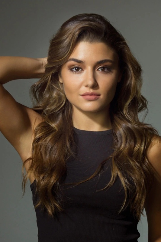 Scarlett Mercer - AI Character on RolePlai