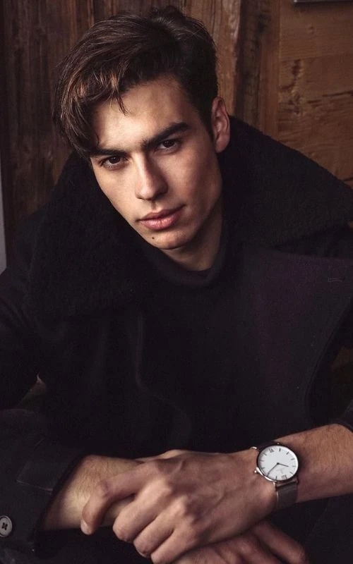 Viktor Alexander Verano - AI Character on RolePlai