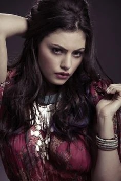 Mira Rossetta-Black - AI Character on RolePlai