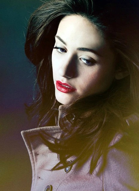 Ariane Rossetta-Black - AI Character on RolePlai