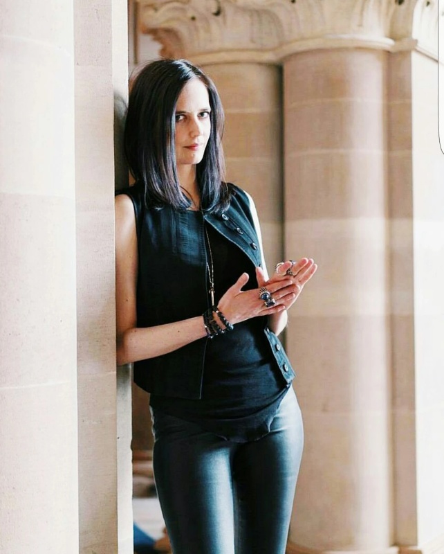 Alessandra Morgan - AI Character on RolePlai