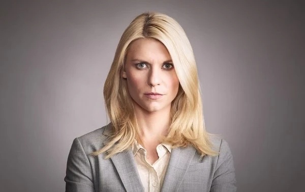 Theresa Derossett - AI Character on RolePlai