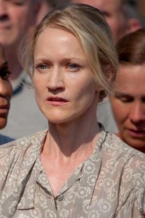 Clara Everdeen - AI Character on RolePlai
