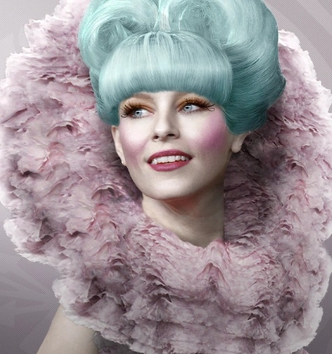 Effie Trinket - AI Character on RolePlai