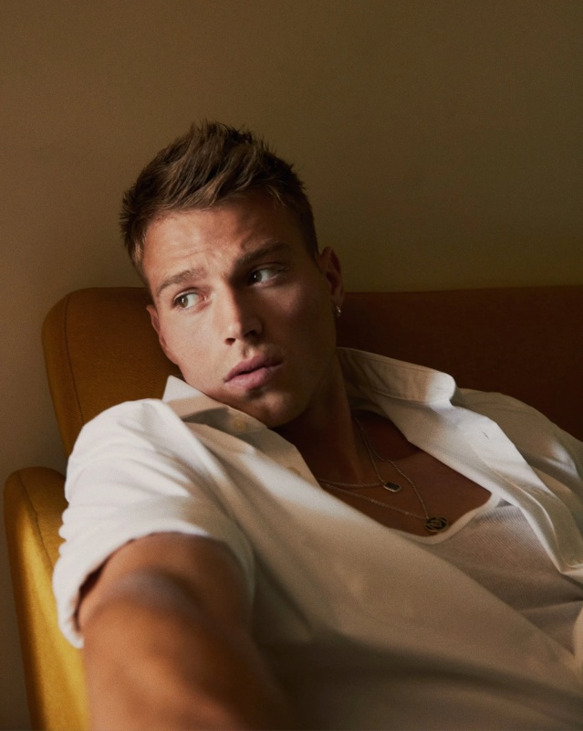 Dorian DeLoughrey - AI Character on RolePlai