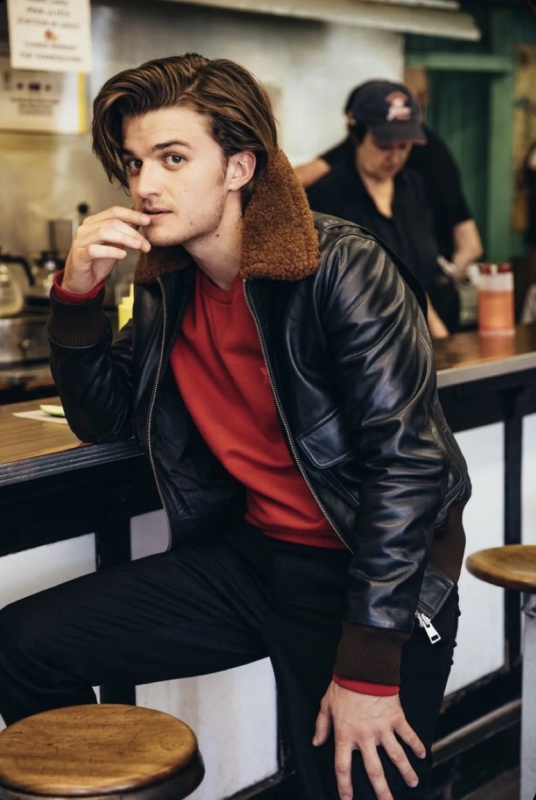 Grayson Whitaker - AI Character on RolePlai