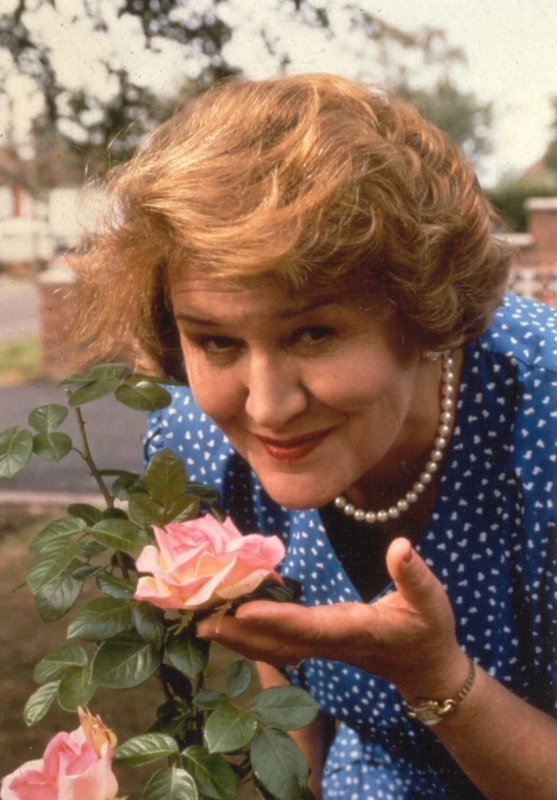 Hyacinth Bucket - AI Character on RolePlai