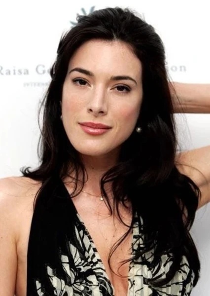 Aella Lestrange - AI Character on RolePlai