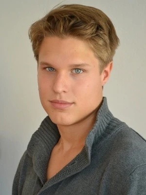Maximilian Artajo - AI Character on RolePlai