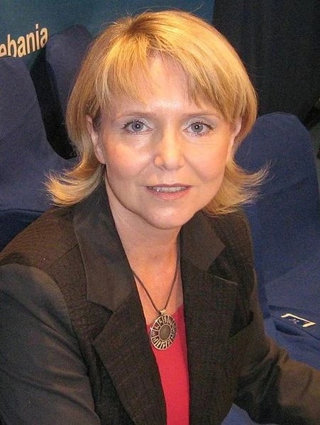 Ewa Serwa - AI Character on RolePlai
