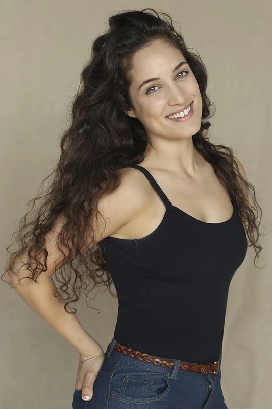 Lauren Savir - AI Character on RolePlai