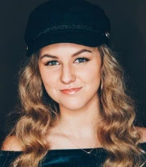 Elaine Hakkaart - AI Character on RolePlai