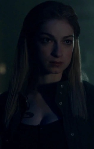 Helen Blackthorn - AI Character on RolePlai