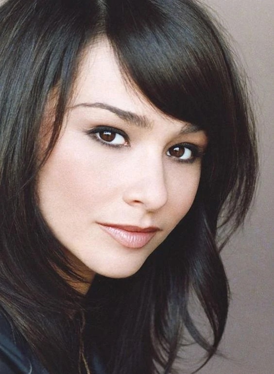 Lauren Cosmo - AI Character on RolePlai