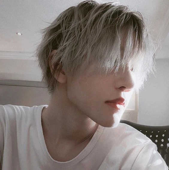 Julian Khan - AI Character on RolePlai