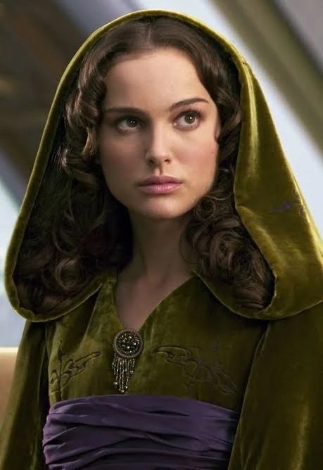 Sylena Aynokion - AI Character on RolePlai